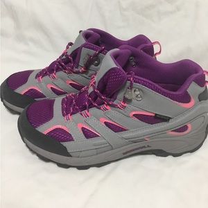Like new Moab kids 7 Wide (8-8.5 women’s)